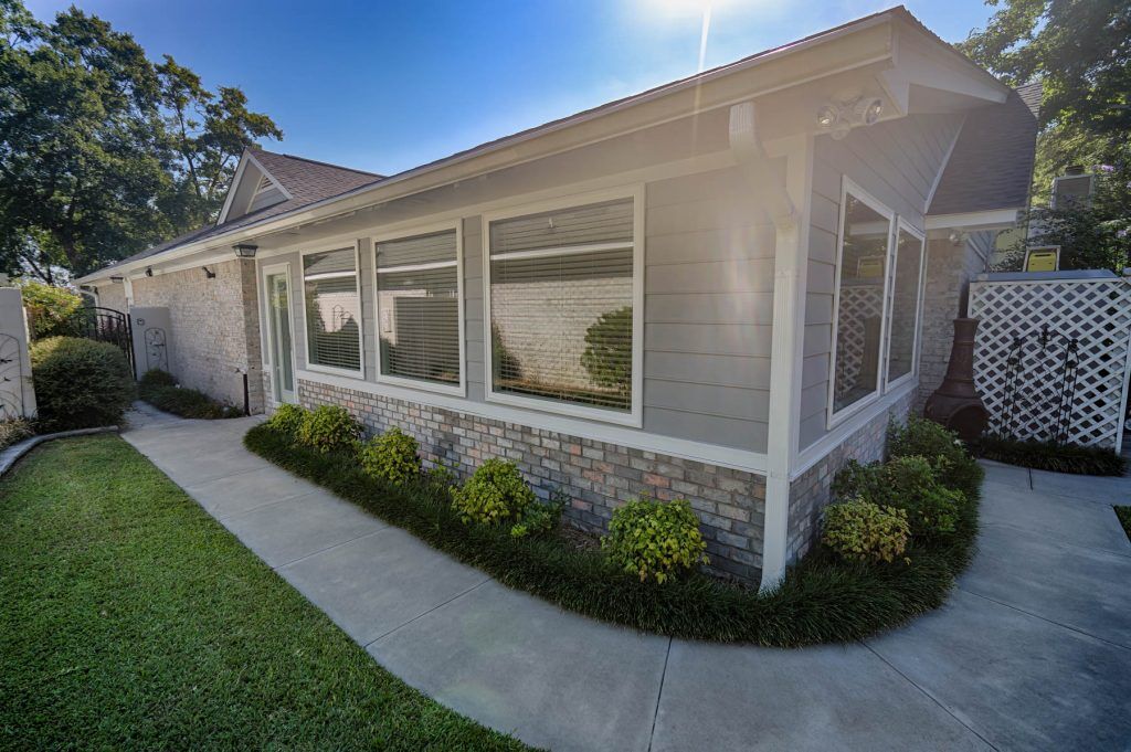 Home-Remodels-Myrtle-Beach-South-Carolina-Rebuilders-Fireplace-Sunroom-Kitchen-Bath-room-dining-8