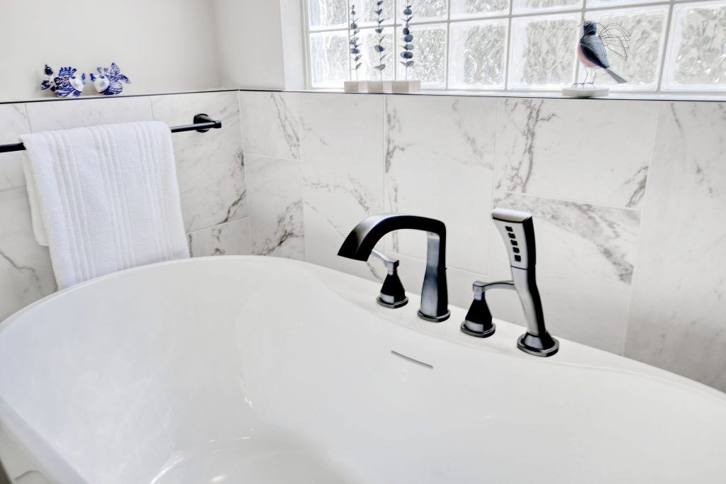 AFTER Tub, Fixtures