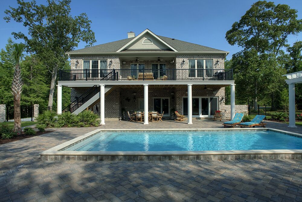 Barefoot exterior back